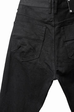 Load image into Gallery viewer, ISAMU KATAYAMA BACKLASH BLACK LEATHER KNEE PADS SLIM PANTS / "京都紋付 - 漆黒染" 13oz STRETCH DENIM (BLACK)