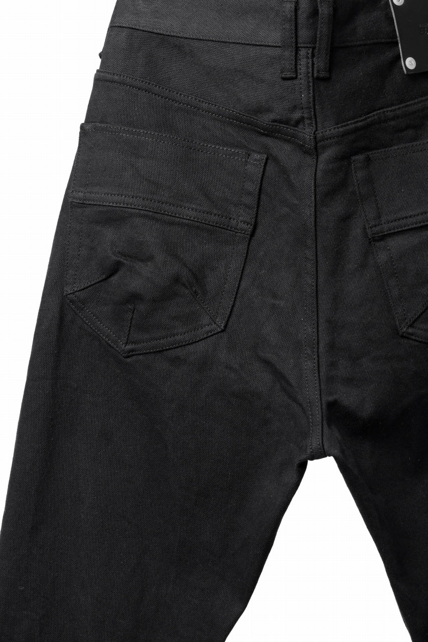 Load image into Gallery viewer, ISAMU KATAYAMA BACKLASH BLACK LEATHER KNEE PADS SLIM PANTS / "京都紋付 - 漆黒染" 13oz STRETCH DENIM (BLACK)