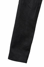 Load image into Gallery viewer, ISAMU KATAYAMA BACKLASH BLACK LEATHER KNEE PADS SLIM PANTS / "京都紋付 - 漆黒染" 13oz STRETCH DENIM (BLACK)