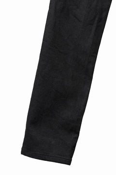 Load image into Gallery viewer, ISAMU KATAYAMA BACKLASH BLACK LEATHER KNEE PADS SLIM PANTS / "京都紋付 - 漆黒染" 13oz STRETCH DENIM (BLACK)