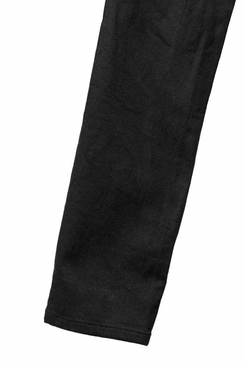 Load image into Gallery viewer, ISAMU KATAYAMA BACKLASH BLACK LEATHER KNEE PADS SLIM PANTS / "京都紋付 - 漆黒染" 13oz STRETCH DENIM (BLACK)