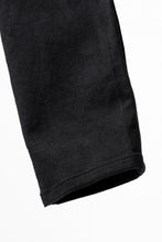 Load image into Gallery viewer, ISAMU KATAYAMA BACKLASH BLACK LEATHER KNEE PADS SLIM PANTS / "京都紋付 - 漆黒染" 13oz STRETCH DENIM (BLACK)