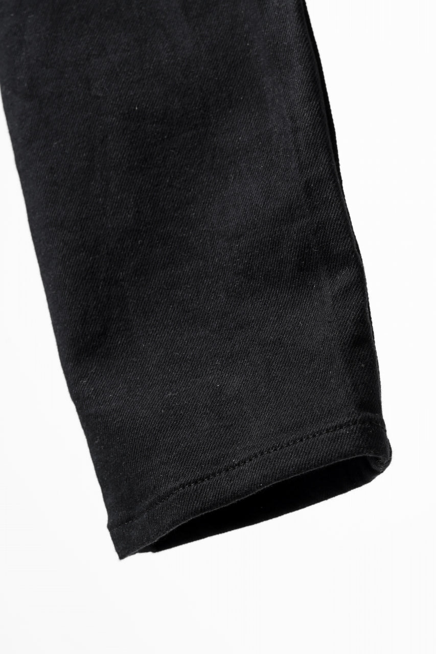 Load image into Gallery viewer, ISAMU KATAYAMA BACKLASH BLACK LEATHER KNEE PADS SLIM PANTS / "京都紋付 - 漆黒染" 13oz STRETCH DENIM (BLACK)