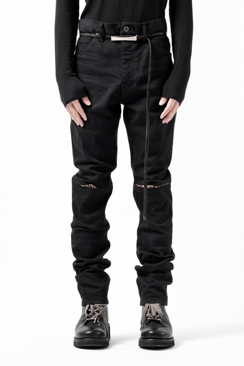 Load image into Gallery viewer, ISAMU KATAYAMA BACKLASH LEOPARD LEATHER KNEE PADS SLIM PANTS / "京都紋付 - 漆黒染" 13oz STRETCH DENIM (BLACK)