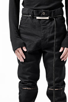 Load image into Gallery viewer, ISAMU KATAYAMA BACKLASH LEOPARD LEATHER KNEE PADS SLIM PANTS / "京都紋付 - 漆黒染" 13oz STRETCH DENIM (BLACK)