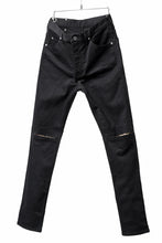 画像をギャラリービューアに読み込む, ISAMU KATAYAMA BACKLASH LEOPARD LEATHER KNEE PADS SLIM PANTS / &quot;京都紋付 - 漆黒染&quot; 13oz STRETCH DENIM (BLACK)