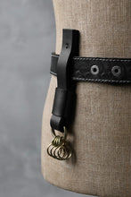 画像をギャラリービューアに読み込む, KLASICA LONG ROOM KEY RING HOLDER / TEMPESTI OILED (BLACK)