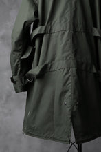 Load image into Gallery viewer, KLASICA WATER FALL MODS COAT / Ventile® UK L24 (OLIVE)