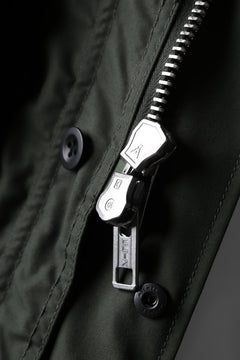 Load image into Gallery viewer, KLASICA WATER FALL MODS COAT / Ventile® UK L24 (OLIVE)