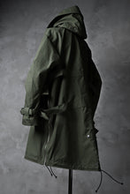 Load image into Gallery viewer, KLASICA WATER FALL MODS COAT / Ventile® UK L24 (OLIVE)