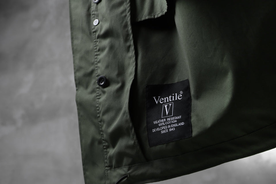Load image into Gallery viewer, KLASICA WATER FALL MODS COAT / Ventile® UK L24 (OLIVE)