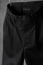 画像をギャラリービューアに読み込む, KLASICA GRIOTTE 2 TUCKED WIDE TROUSERS / CHINO CLOTH (BLACK)