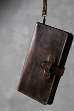 Load image into Gallery viewer, ISAMU KATAYAMA BACKLASH SMART PHONE CASE/PURSE / ITALY DOUBLE SHOULDER (DARK BROWN)