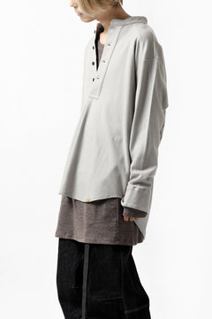 画像をギャラリービューアに読み込む, COLINA BANDED COLLAR PULLOVER SHIRT / SUPER 140s WASHABLE WOOL (GREIGE)