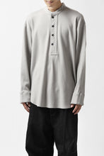 画像をギャラリービューアに読み込む, COLINA BANDED COLLAR PULLOVER SHIRT / SUPER 140s WASHABLE WOOL (GREIGE)