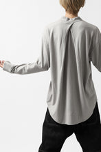 画像をギャラリービューアに読み込む, COLINA BANDED COLLAR PULLOVER SHIRT / SUPER 140s WASHABLE WOOL (GREIGE)