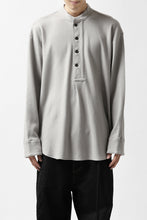 画像をギャラリービューアに読み込む, COLINA BANDED COLLAR PULLOVER SHIRT / SUPER 140s WASHABLE WOOL (GREIGE)