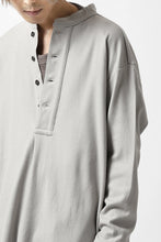 画像をギャラリービューアに読み込む, COLINA BANDED COLLAR PULLOVER SHIRT / SUPER 140s WASHABLE WOOL (GREIGE)