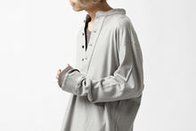 画像をギャラリービューアに読み込む, COLINA BANDED COLLAR PULLOVER SHIRT / SUPER 140s WASHABLE WOOL (GREIGE)