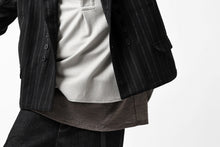 画像をギャラリービューアに読み込む, COLINA BANDED COLLAR PULLOVER SHIRT / SUPER 140s WASHABLE WOOL (GREIGE)