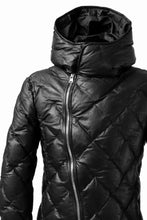 画像をギャラリービューアに読み込む, ISAMU KATAYAMA BACKLASH HOODED DOWN JACKET / KANGAROO + POLISH WHITE GOOSE (BLACK)