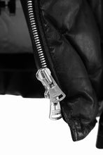 画像をギャラリービューアに読み込む, ISAMU KATAYAMA BACKLASH HOODED DOWN JACKET / KANGAROO + POLISH WHITE GOOSE (BLACK)