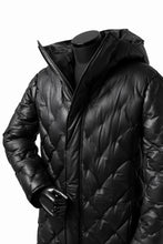 画像をギャラリービューアに読み込む, ISAMU KATAYAMA BACKLASH HOODED DOWN COAT / KANGAROO + POLISH WHITE GOOSE (BLACK)