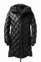 画像をギャラリービューアに読み込む, ISAMU KATAYAMA BACKLASH HOODED DOWN COAT / KANGAROO + POLISH WHITE GOOSE (BLACK)