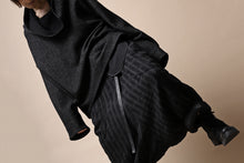画像をギャラリービューアに読み込む, SOSNOVSKA exclusive CRAWLED OUT POCKET KNIT SWEATER (GREY MELANGE)