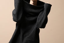 画像をギャラリービューアに読み込む, SOSNOVSKA exclusive CRAWLED OUT POCKET KNIT SWEATER (GREY MELANGE)