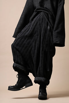 画像をギャラリービューアに読み込む, SOSNOVSKA exclusive LOADED POCKETS PANTS (BLACK STRIPE)