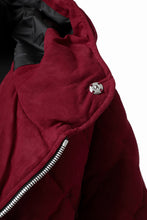 画像をギャラリービューアに読み込む, ISAMU KATAYAMA BACKLASH HOODED DOWN JACKET / KANGAROO REVERSE + POLISH WHITE GOOSE (RED)