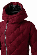 画像をギャラリービューアに読み込む, ISAMU KATAYAMA BACKLASH HOODED DOWN JACKET / KANGAROO REVERSE + POLISH WHITE GOOSE (RED)