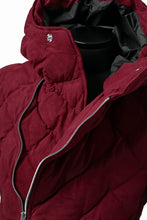 画像をギャラリービューアに読み込む, ISAMU KATAYAMA BACKLASH HOODED DOWN JACKET / KANGAROO REVERSE + POLISH WHITE GOOSE (RED)