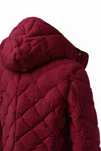 画像をギャラリービューアに読み込む, ISAMU KATAYAMA BACKLASH HOODED DOWN JACKET / KANGAROO REVERSE + POLISH WHITE GOOSE (RED)