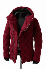 画像をギャラリービューアに読み込む, ISAMU KATAYAMA BACKLASH HOODED DOWN JACKET / KANGAROO REVERSE + POLISH WHITE GOOSE (RED)