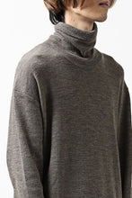 Load image into Gallery viewer, KLASICA SMOKE TURTLE NECK KNIT SWEATER / WEANER WOOL RIB (FAWN)
