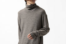 Load image into Gallery viewer, KLASICA SMOKE TURTLE NECK KNIT SWEATER / WEANER WOOL RIB (FAWN)