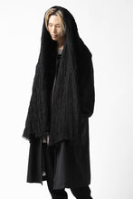 Load image into Gallery viewer, KLASICA GLACIER FLUFFY STOLE / SHRINK SILK (BLACK)