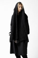 Load image into Gallery viewer, KLASICA GLACIER FLUFFY STOLE / SHRINK SILK (BLACK)