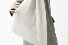 Load image into Gallery viewer, KLASICA GLACIER FLUFFY STOLE / SHRINK SILK (EGG SHELL)
