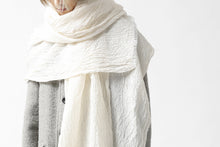 Load image into Gallery viewer, KLASICA GLACIER FLUFFY STOLE / SHRINK SILK (EGG SHELL)