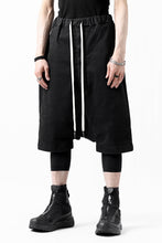 画像をギャラリービューアに読み込む, ISAMU KATAYAMA BACKLASH SARROUEL DENIM SHORTS / EXTREME STRETCH WASHER (BLACK)