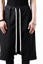 画像をギャラリービューアに読み込む, ISAMU KATAYAMA BACKLASH SARROUEL DENIM SHORTS / EXTREME STRETCH WASHER (BLACK)