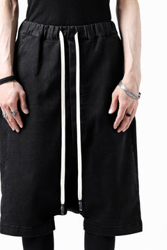 画像をギャラリービューアに読み込む, ISAMU KATAYAMA BACKLASH SARROUEL DENIM SHORTS / EXTREME STRETCH WASHER (BLACK)