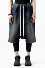 画像をギャラリービューアに読み込む, ISAMU KATAYAMA BACKLASH SARROUEL DENIM SHORTS / EXTREME STRETCH DIRTY (INDIGO)