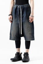 画像をギャラリービューアに読み込む, ISAMU KATAYAMA BACKLASH SARROUEL DENIM SHORTS / EXTREME STRETCH DIRTY (INDIGO)