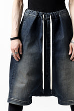 画像をギャラリービューアに読み込む, ISAMU KATAYAMA BACKLASH SARROUEL DENIM SHORTS / EXTREME STRETCH DIRTY (INDIGO)
