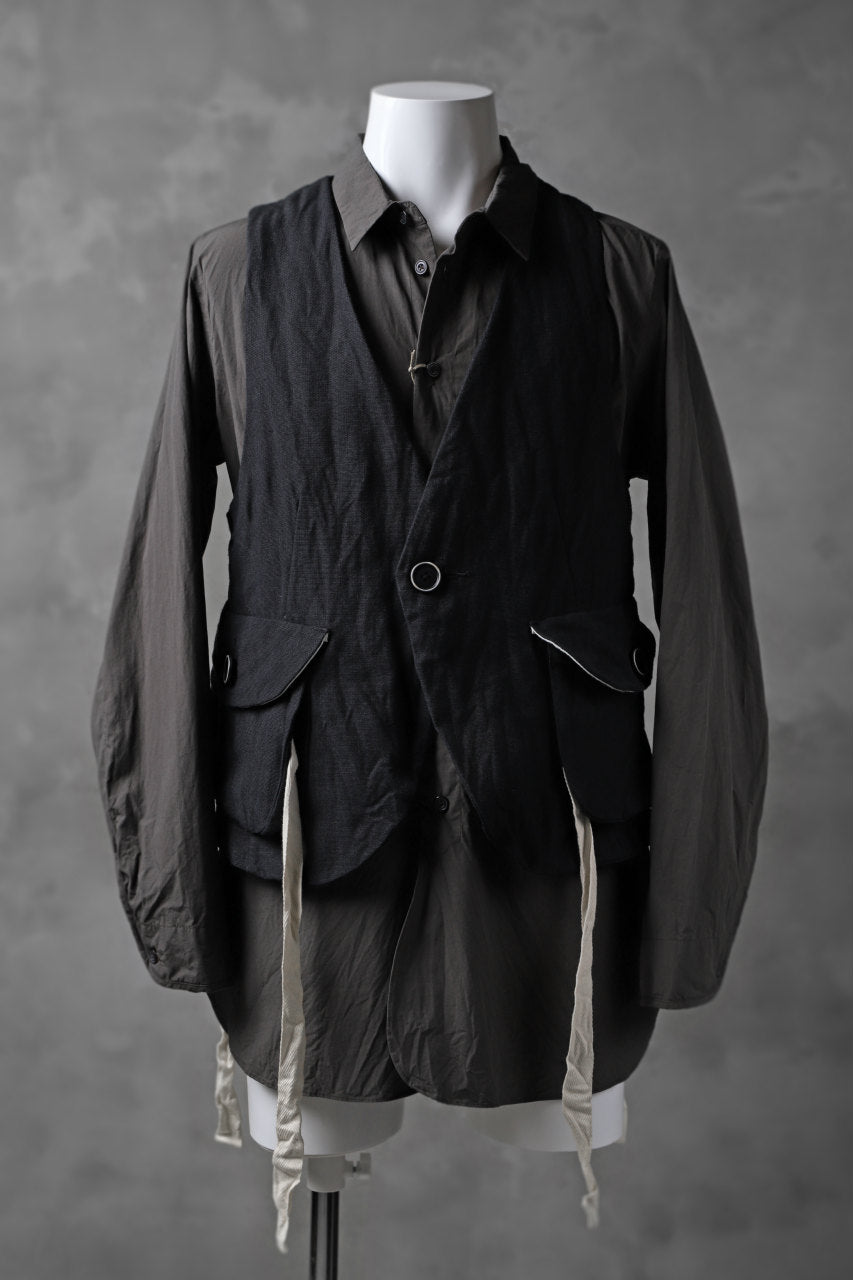 Load image into Gallery viewer, KLASICA CROSS BACK POCKET VEST / RAMIE (CARBON)