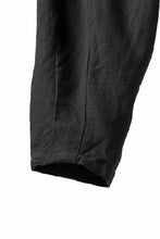 画像をギャラリービューアに読み込む, YUTA MATSUOKA easy darts pants / sofa linen (black)